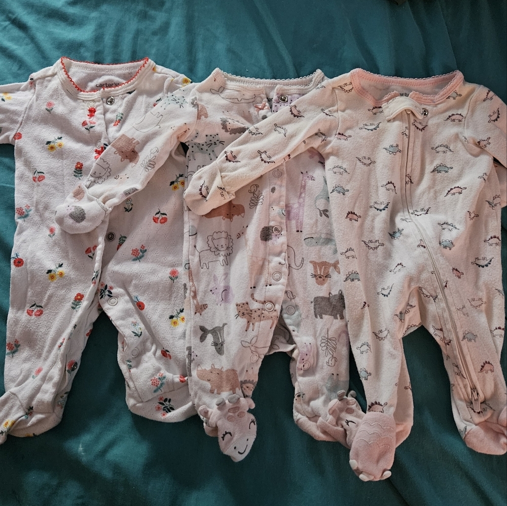 3 carter's newborn girl footies
